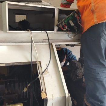 Torno en reparación